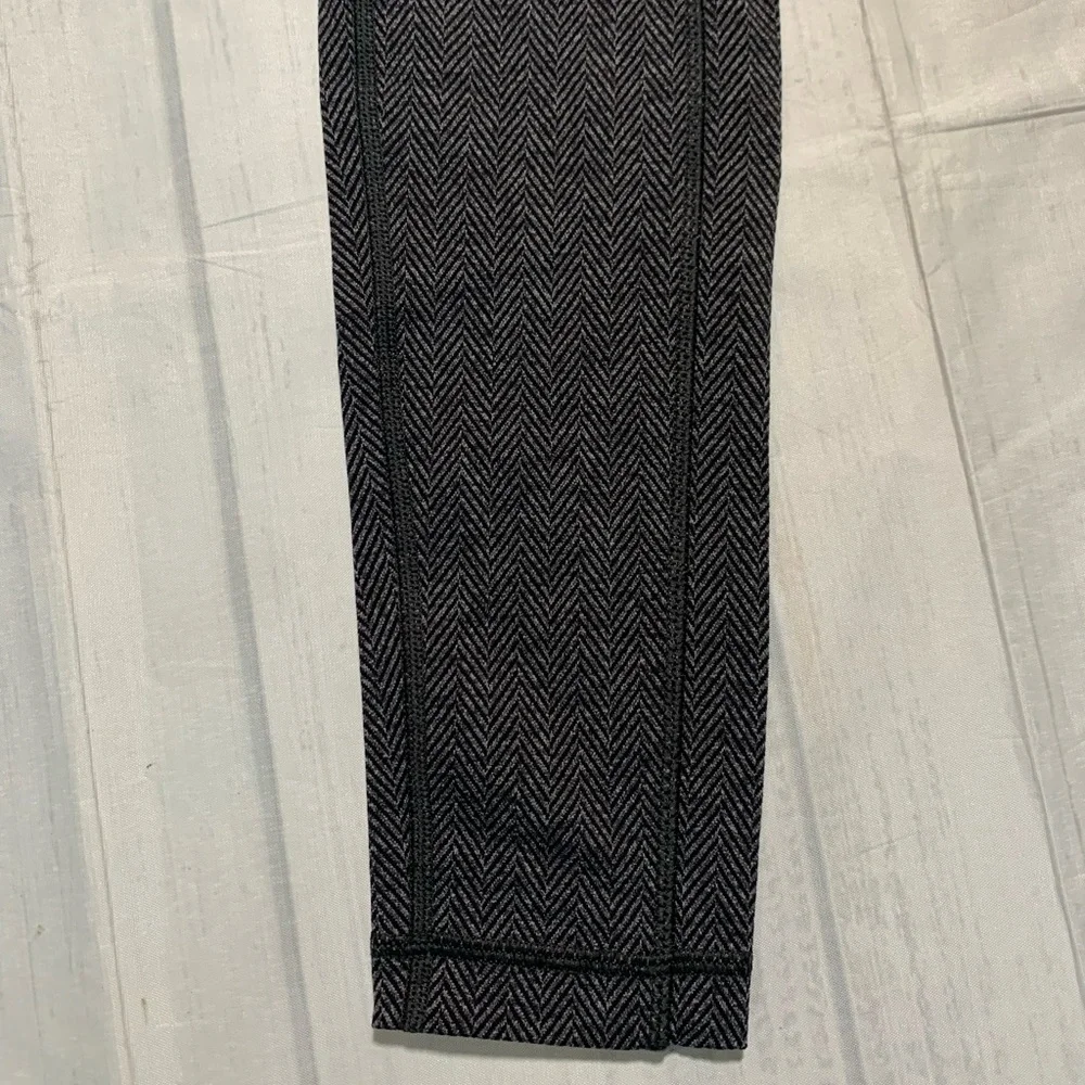 Lululemon Herringbone leggings. Black/gray. Size 8. - Picture 5 of 12